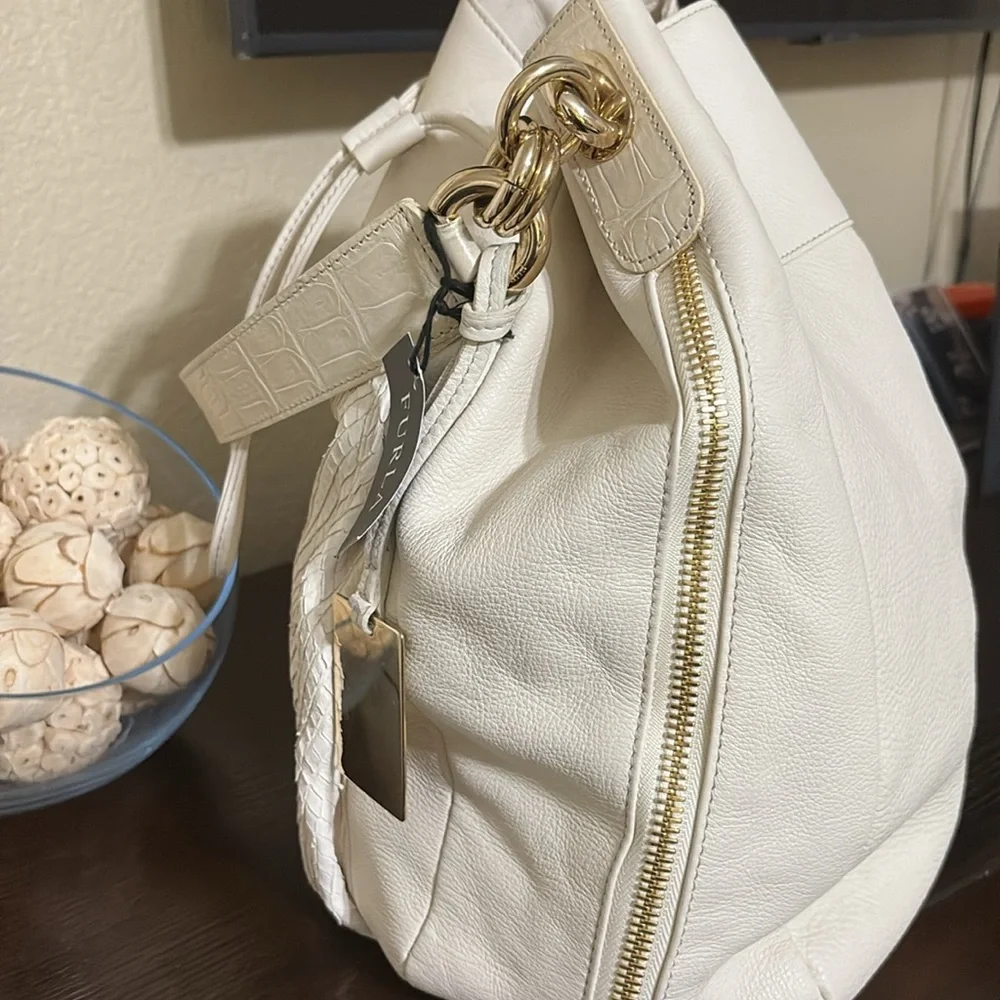 Furla Large Cream Hobo Bag NWT - Picture 3 of 15